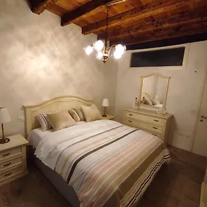  Apartment Vivere Al Ponte Vecchio Italy